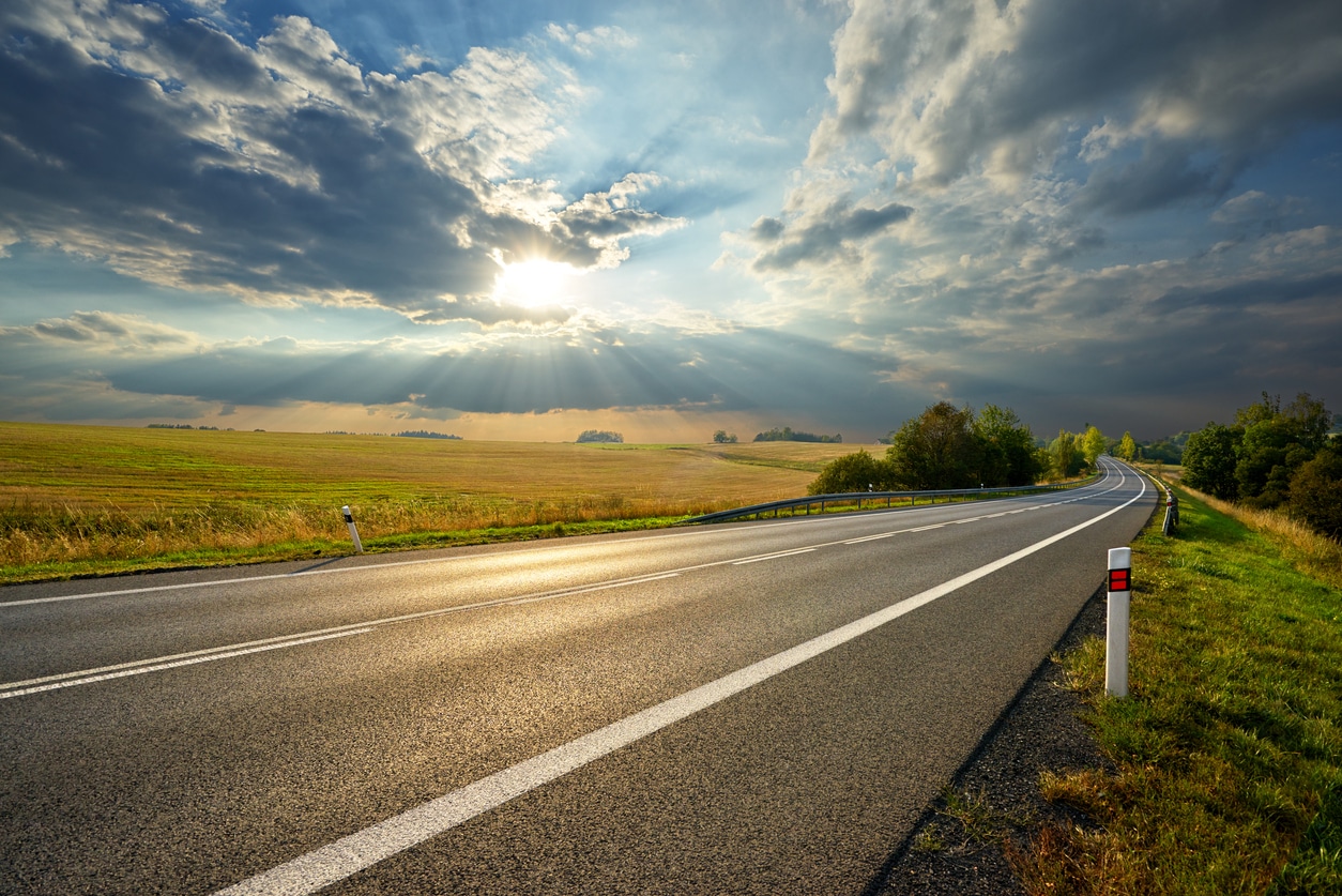 Road Design Blunders: How Equipment Fails & Drivers Pay The Price - n9x9063